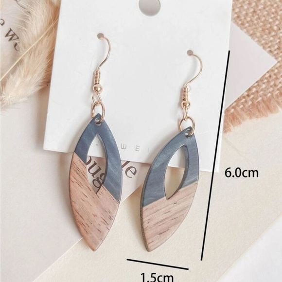 Wooden oval, drop earrings - Picture 3 of 5